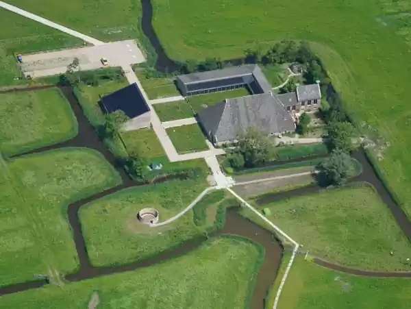 Luchtfoto Klooster. Fotograaf: Nijkleaster
