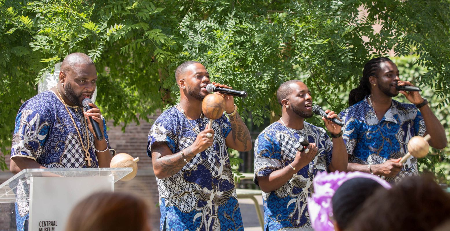 Geniet van vrolijke optredens tijdens het Keti Koti Festival in Utrecht. Foto: Arti Nokhai