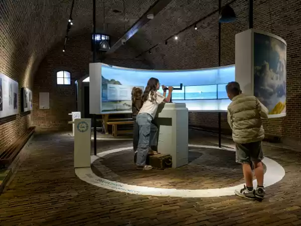 In de tentoonstelling kun je ook van alles doen. Foto: Fort Kijkduin