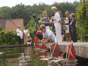 Bootje varen. Foto: Tuin de Lage Oorsprong