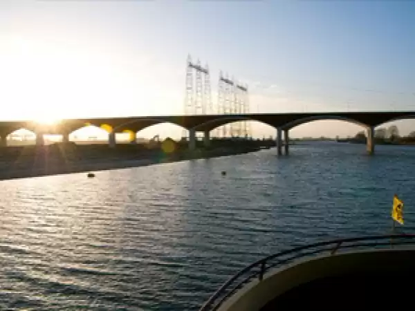 Geniet van de mooie omgeving van Nijmegen. Foto: Pannenkoekenboot Nijmegen
