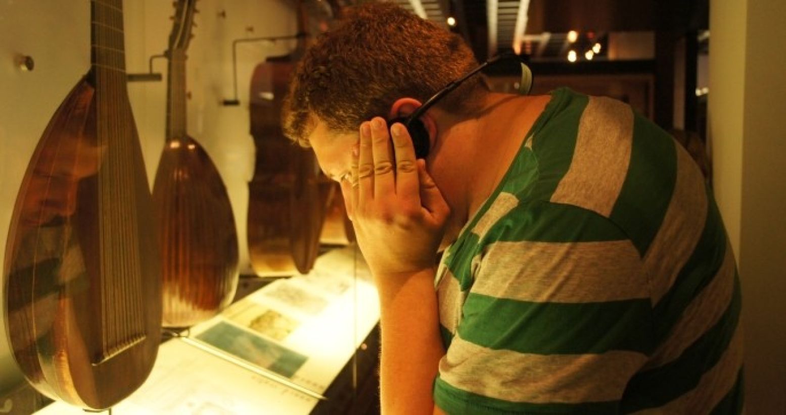 Een kakafonie aan geluid wacht in het Muziekinstrumentenmuseum in Brussel.