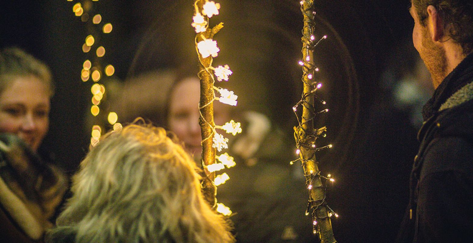 Wandel op 27 december de Lichtjeswandeling in park Het Engelse Werk. Dit is een van de magische activiteiten tijdens Winters Zwolle. Foto: Lichtjeswandeling Zwolle.