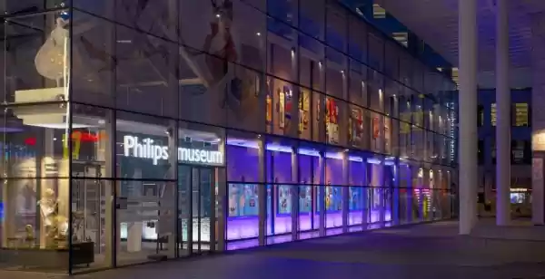 Hoe Gerard Philips keer op keer het licht uitvond Het voormalige oude fabriekje aan de Emmasingel in Eindhoven. Foto: Philips Museum