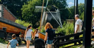 Oranje boven! Dit zijn leuke Hollandse uitjes Bezoek het Nederland van vroeger in het Nederlands Openluchtmuseum. Foto: Nederlands Openluchtmuseum © Linde Berends Fotografie