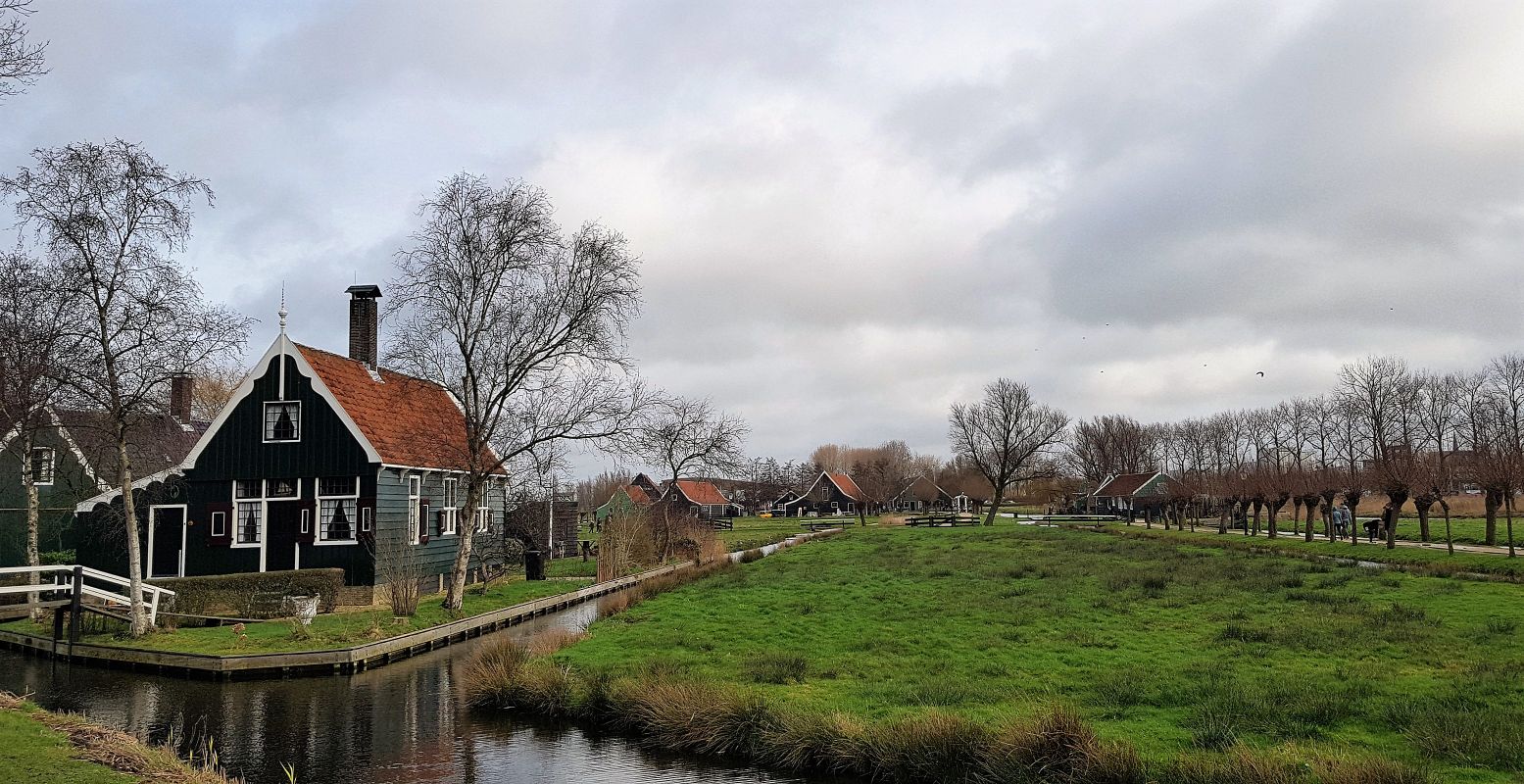 Een van de mooie doorkijkjes naar de rest van de Zaansche Schans. Foto: DagjeWeg.NL @ Tonny van Oosten