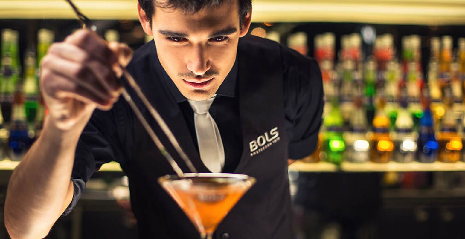 "Barman, doe mij maar een cocktailtje zonder kids alstublieft." Foto: House of Bols.