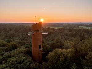 De Bosbergtoren is het hoogste punt van Friesland! Foto: © Wierenga Reclame