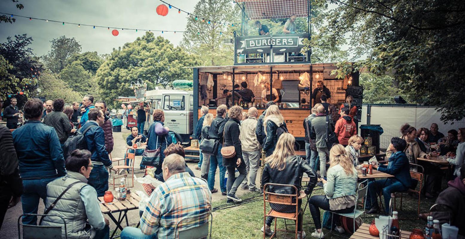 Schuif aan voor een lekkere burger en meer bij Food Truck Festival TREK. Foto: Food Truck Festival TREK.