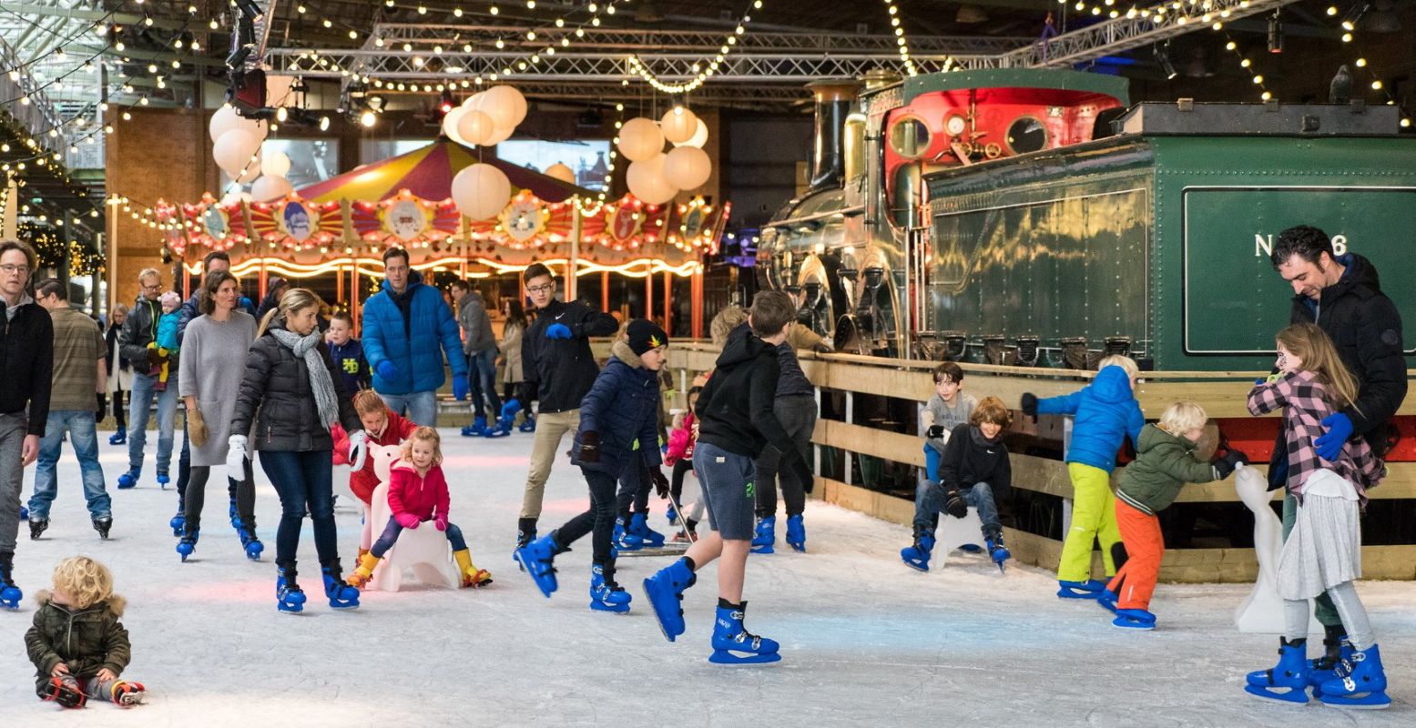 Schaats tussen de treinen op het sfeervolle Winter Station. Foto: Spoorwegmuseum