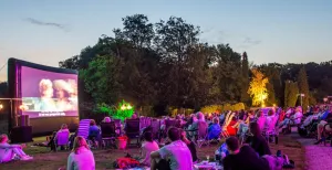 Filmpje pakken? Strijk neer in de romantische paleistuin