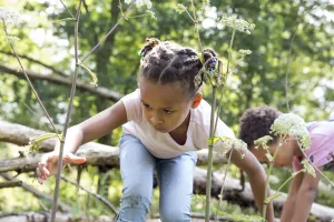 Lekker spelen in de natuur. Foto: Natuurmonumenten © Janine Bekkers