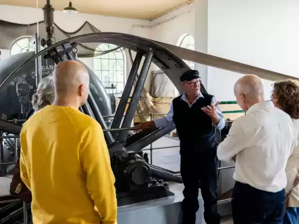 De enthousiaste molenaar maakt je bezoek extra informatief. Foto: Stichting Werelderfgoed Kinderdijk ©