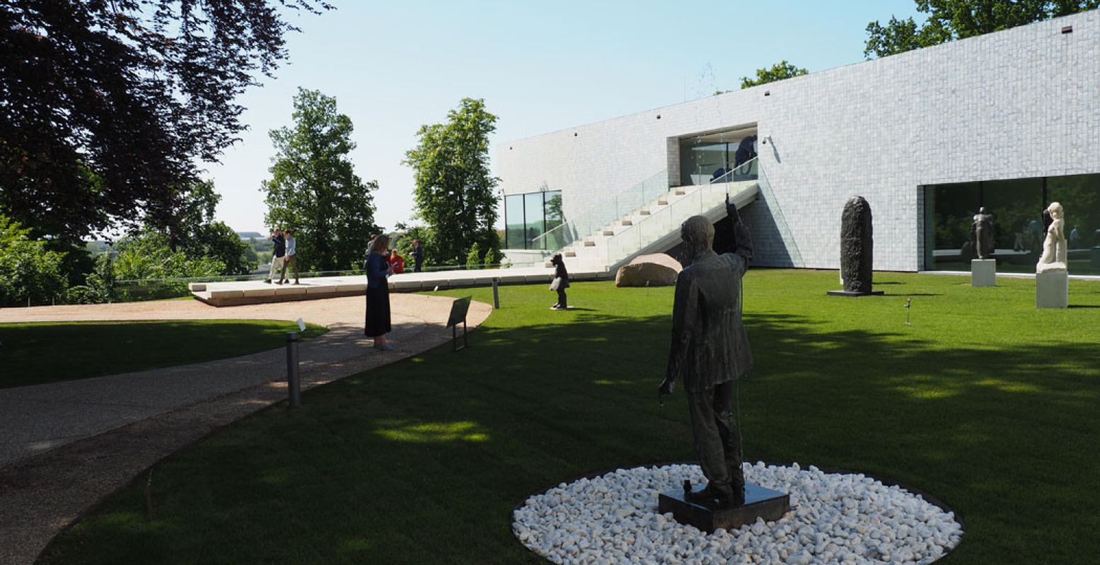 Het vernieuwde Museum Arnhem met een nieuwe vleugel en beeldentuin. Foto: DagjeWeg.NL