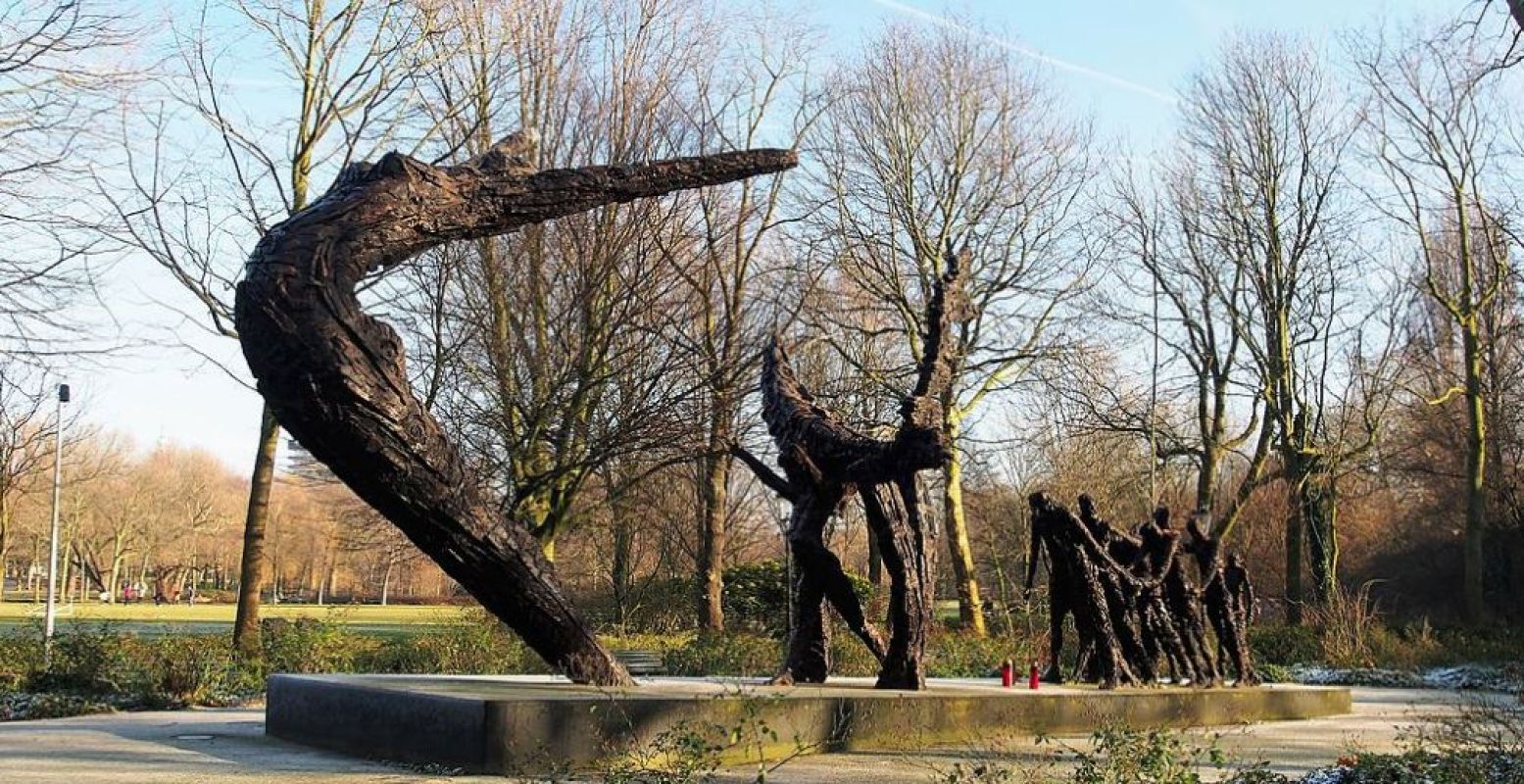 Het Slavernijmonument in het Amsterdamse Oosterpark. Foto:  Wikipedia / publiek domein .