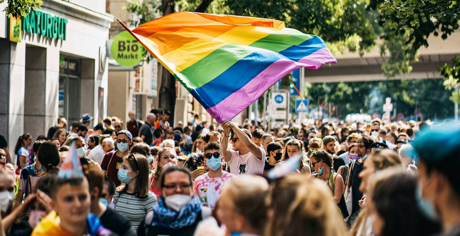 Bekijk de UITagenda voor alle regenboogactiviteiten. Foto: Raphael Renter via  Unsplash 