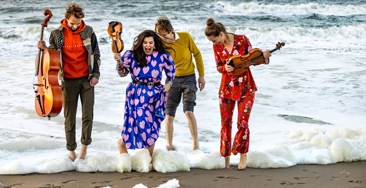 Ensemble De Formule is te horen op het strand tijdens Festival Classique. Foto: Anne Reitsma Fotografie