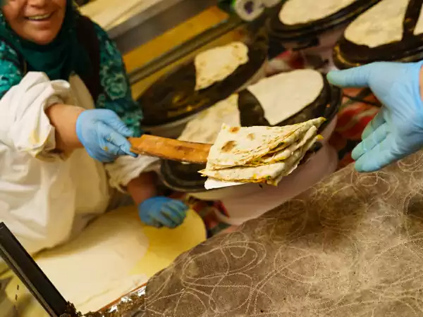 Scoor iets te eten voor onderweg bij de bakkerij. Foto: De Bazaar Beverwijk.