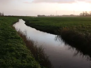 Oeverroute Tijdens de wandeling is het genieten van het aantrekkelijke landschap. Foto: DagjeWeg.NL