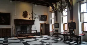 Bij kastelen binnen kijken à la Funda Hmm... Wat zou je met een mooie ruimte als deze doen? Foto: DagjeWeg.NL. Locatie: Muiderslot.