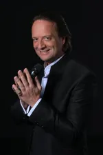 William Janz zing Julio Iglesias Woods FotografieFoto geüpload door gebruiker.