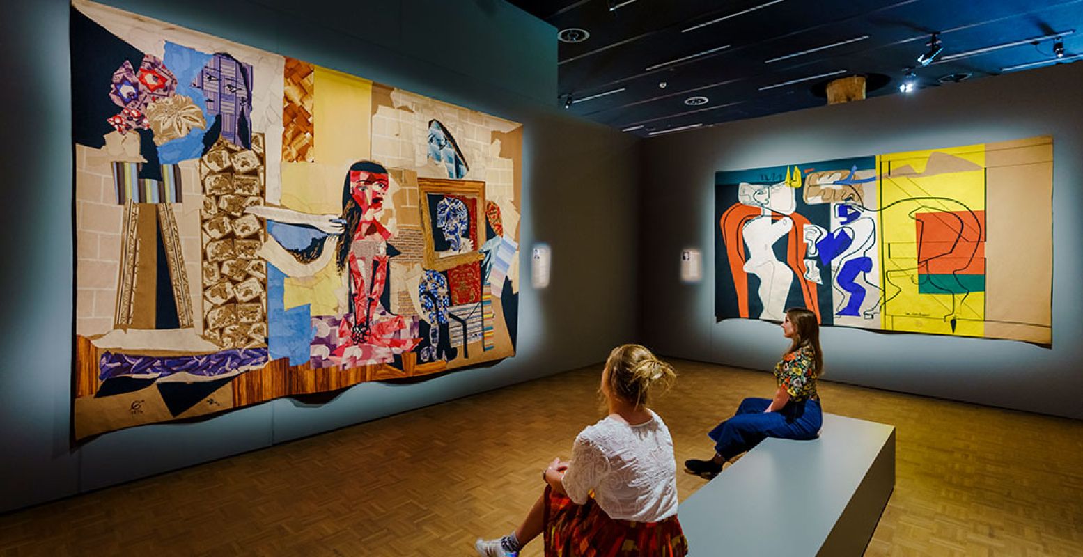 Zaaloverzicht tentoonstelling 'Extra Large', hoofdstuk De Meesters van de Moderne Tijd in Kunsthal Rotterdam. Foto: Kunsthal Rotterdam 2020 © Marco De Swart