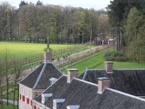 Dagje Apeldoorn Uitzicht vanaf het dak van Paleis het Loo. Foto: Redactie DagjeWeg.NL