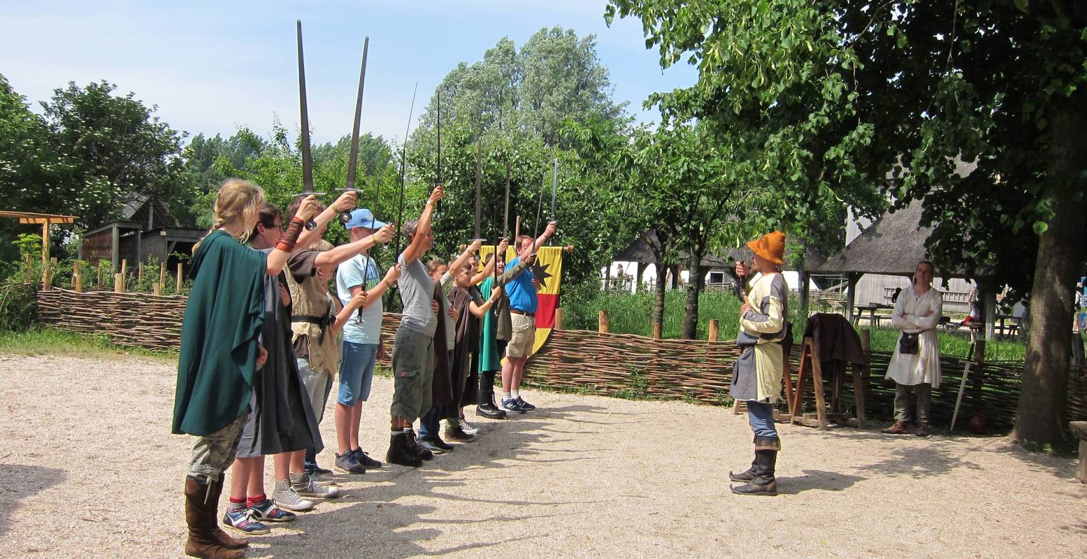 Klaar voor een weekend middeleeuwse mode? Foto: Archeon © Klaar voor een weekend middeleeuwse mode? Foto: Archeon ©
