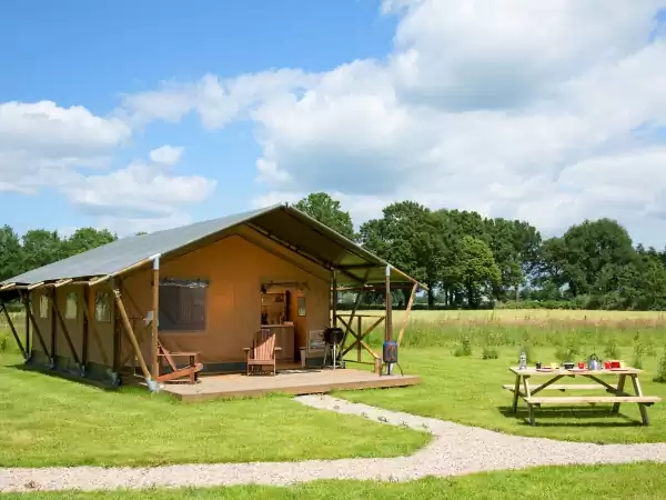 FarmCamps: Alpaca Vorstenbosch De buitenkant van een Farmtent. Foto: FarmCamps