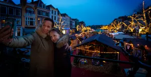 Bezoek de enige drijvende kerstmarkt in Nederland