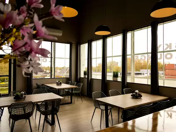 Geniet na afloop van een drankje en een bittergarnituur. Foto: Sky Lounge Apeldoorn Geniet na afloop van een drankje en een bittergarnituur. Foto: Sky Lounge Apeldoorn