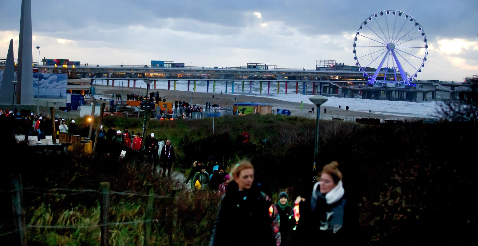 Loop mee met de gezellige Scheveningen Light Walk, met onderweg spectaculaire lichtacts. Foto: Bart Hoogveld