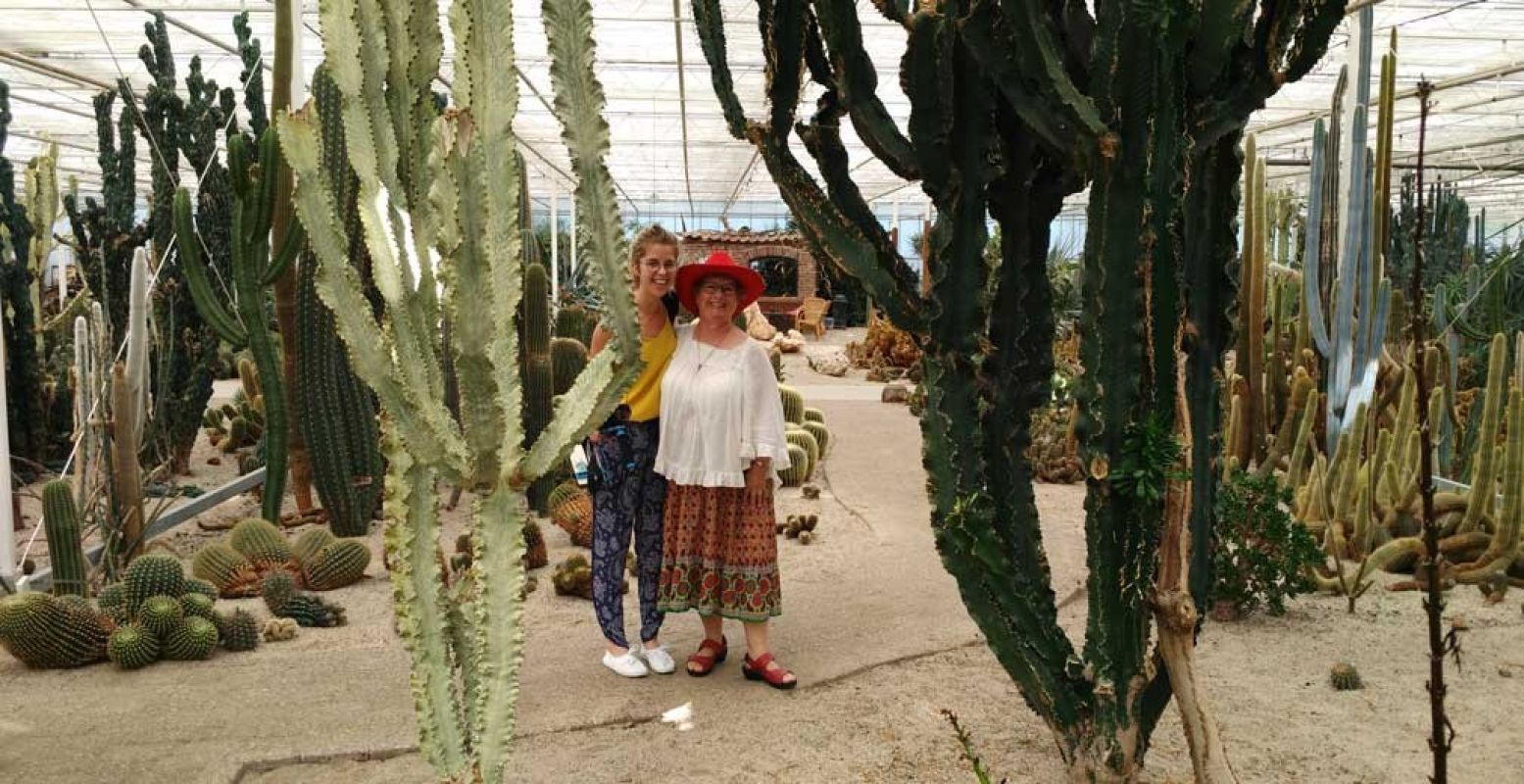 Met Anny Cactus in Belevingspark CactusOase.