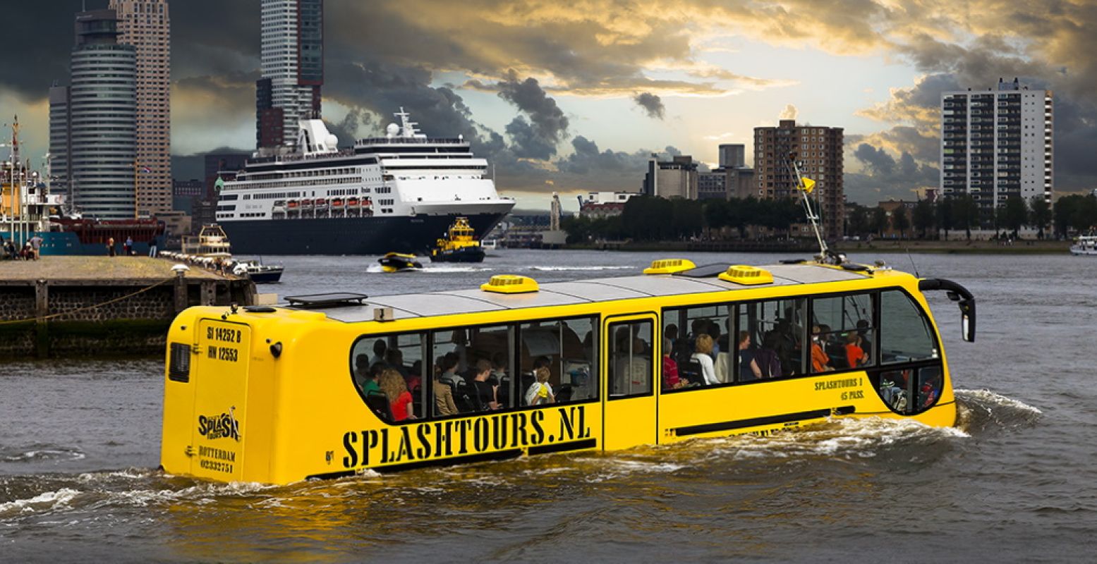 Verken Rotterdam in de iconische knalgele amfibiebus van Splashtours. Foto: Splashtours Rotterdam.