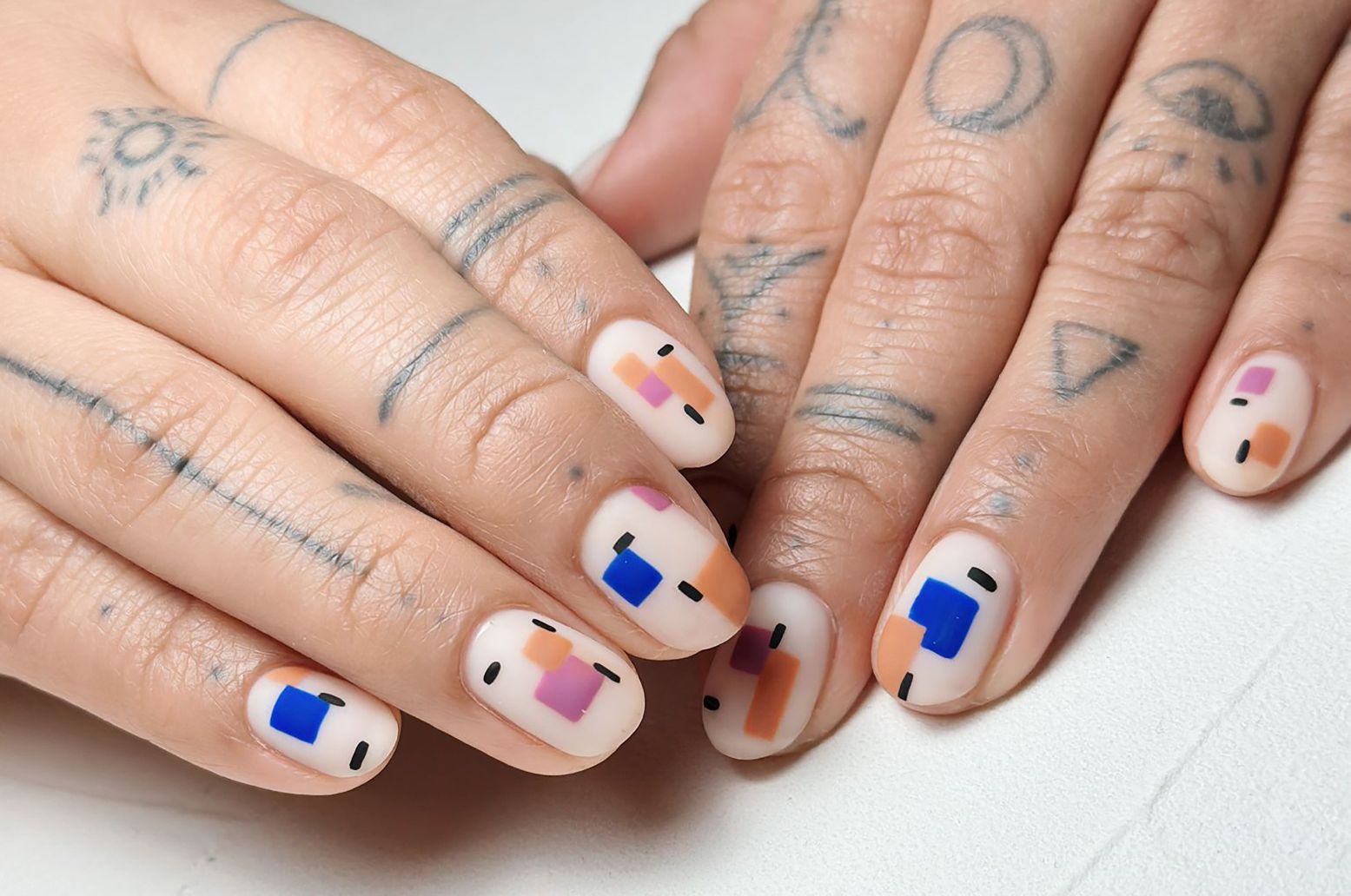 Laat tijdens de Museumweek kunst op je nagels zetten bij het Kröller Müller Museum. Foto: Nailart studio The Happy Toko