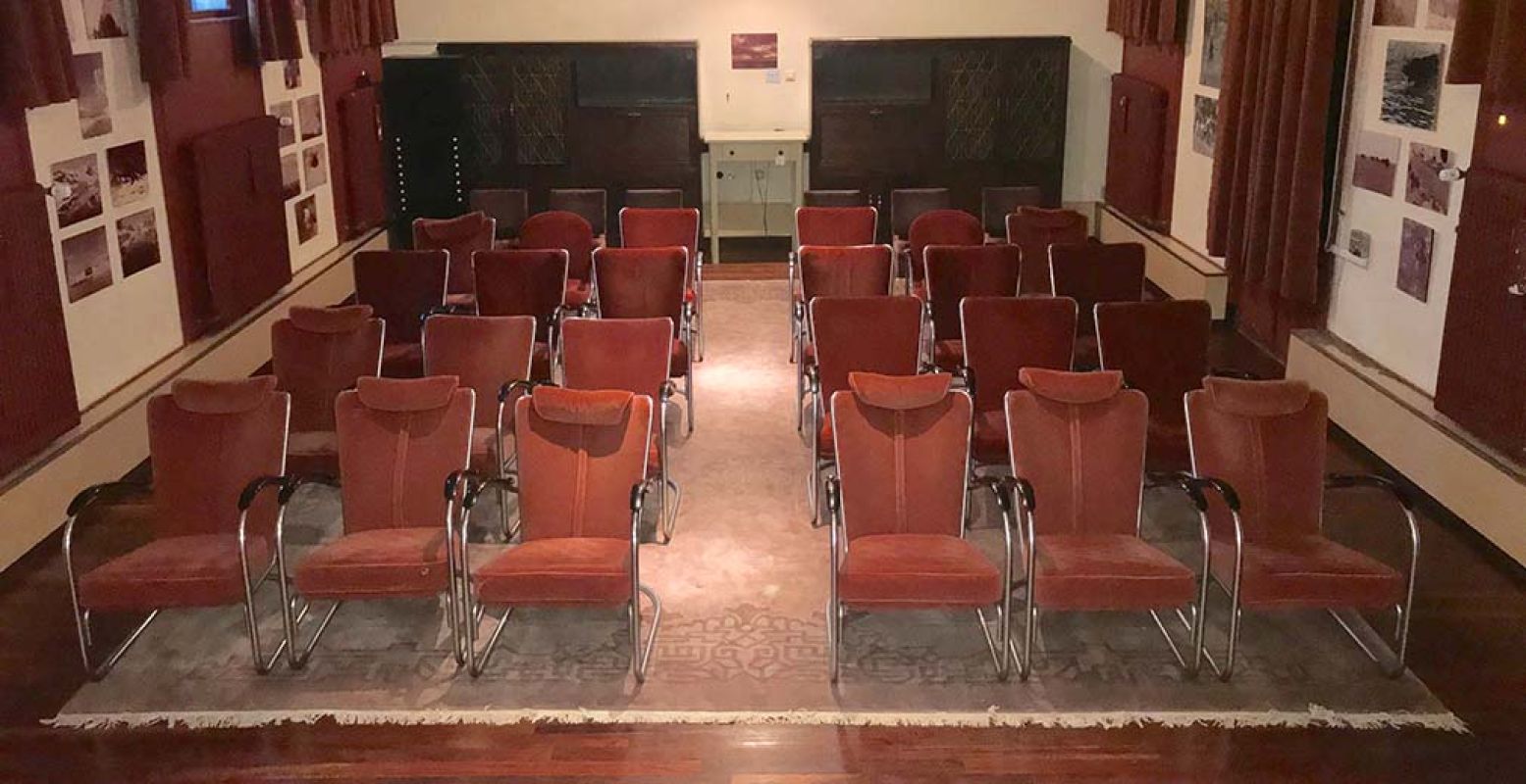 De filmzaal is in jaren niet meer gebruikt, maar nog steeds geheel intact. Foto: Paleis Soestdijk.