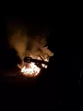 Manito aan kampvuur. Foto:Berdie Pasmans Manito aan kampvuur. Foto:Berdie Pasmans