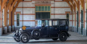 Neem een kijkje in de garage van de Oranjes