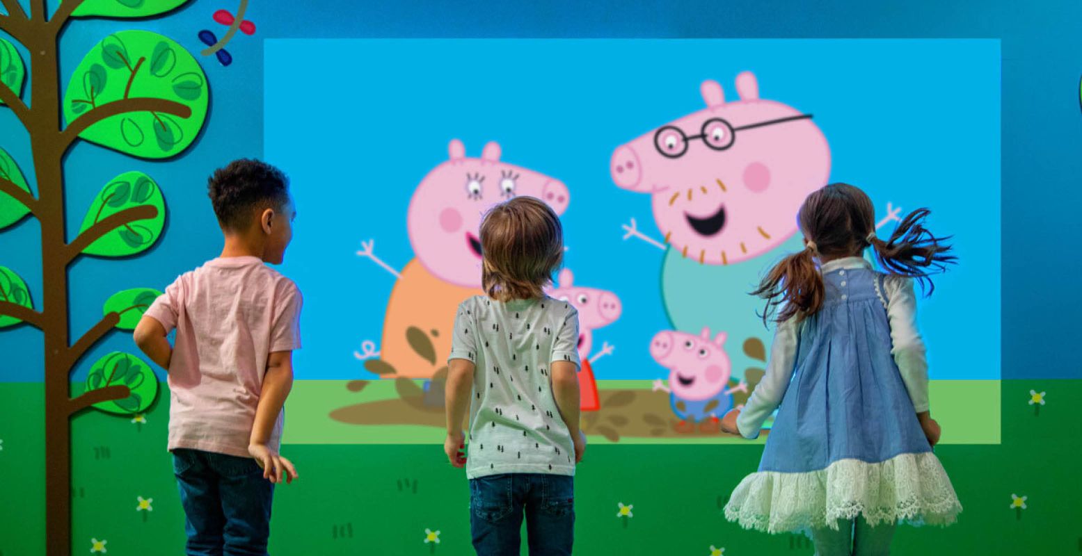 Peppa Pig-fans kunnen hun geluk niet op in de nieuwe binnenspeeltuin. Foto: Merlin Entertainments © Evans Caglage