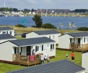 Vakantie aan de rand van een recreatieplas