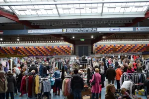 Giga rommelmarkt in het Alkmaarse Sportpaleis Foto: Dennis Burgering Foto geüpload door gebruiker.