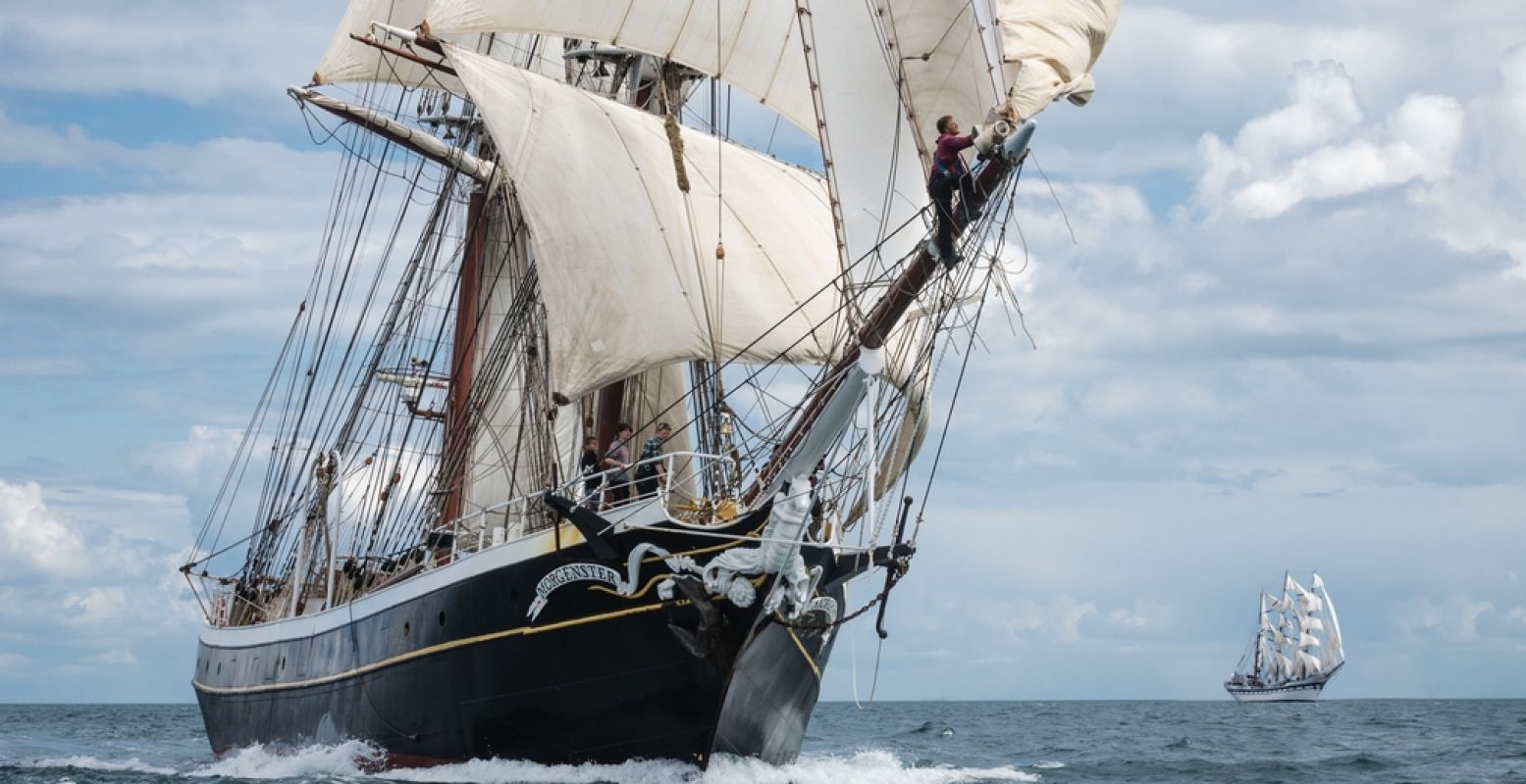 Bezoek het fraaie tallship De Morgenster tijdens het Maritiem Festival. Dit keer heeft het schip wel heel bijzondere zeilen. Foto: Maritiem Museum © Richard Sibley