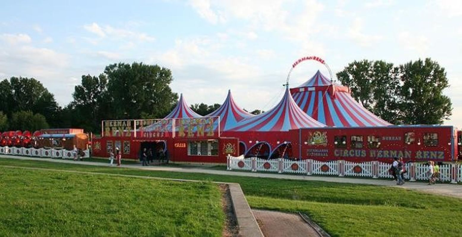 Beleef een betoverende avond in het circus! Foto: Circus Herman Renz