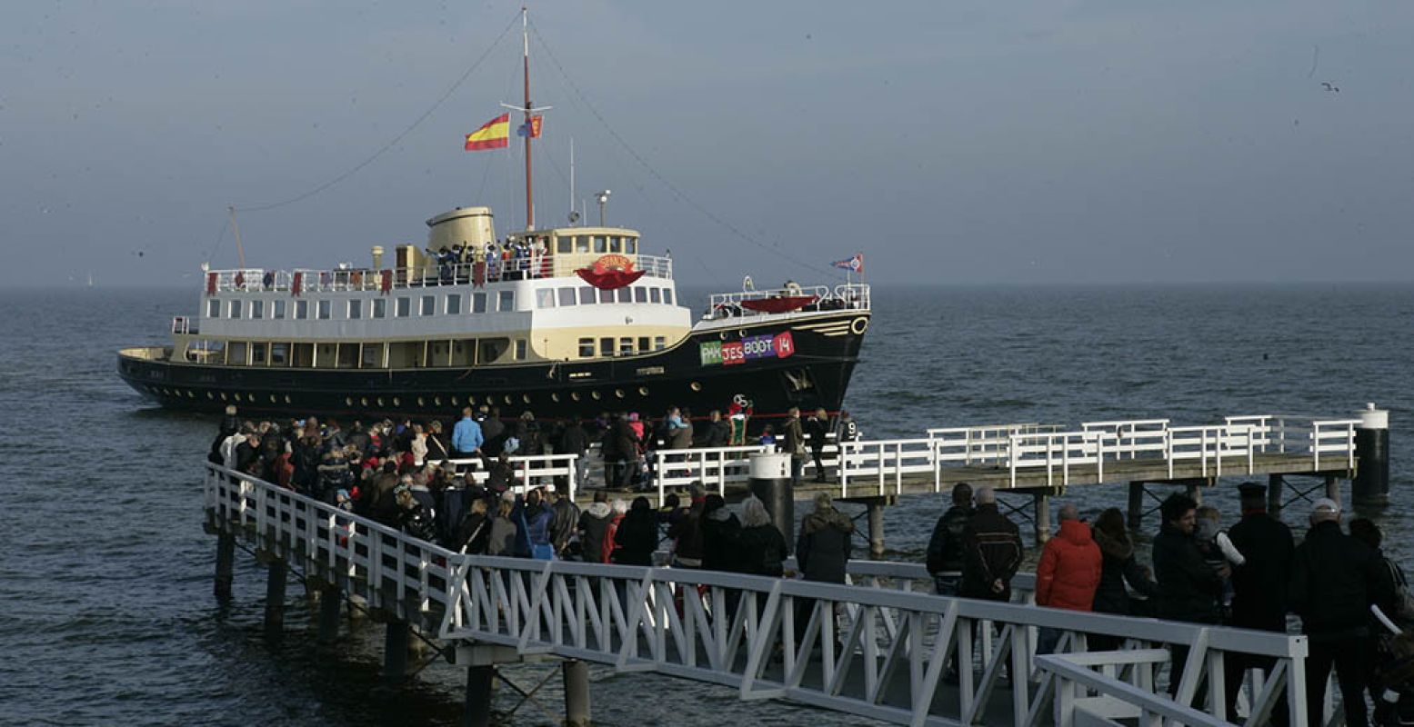 Daar komt de Pakjesboot al aan! Foto: Museumstoomtram Hoorn-Medemblik © K. Laan.