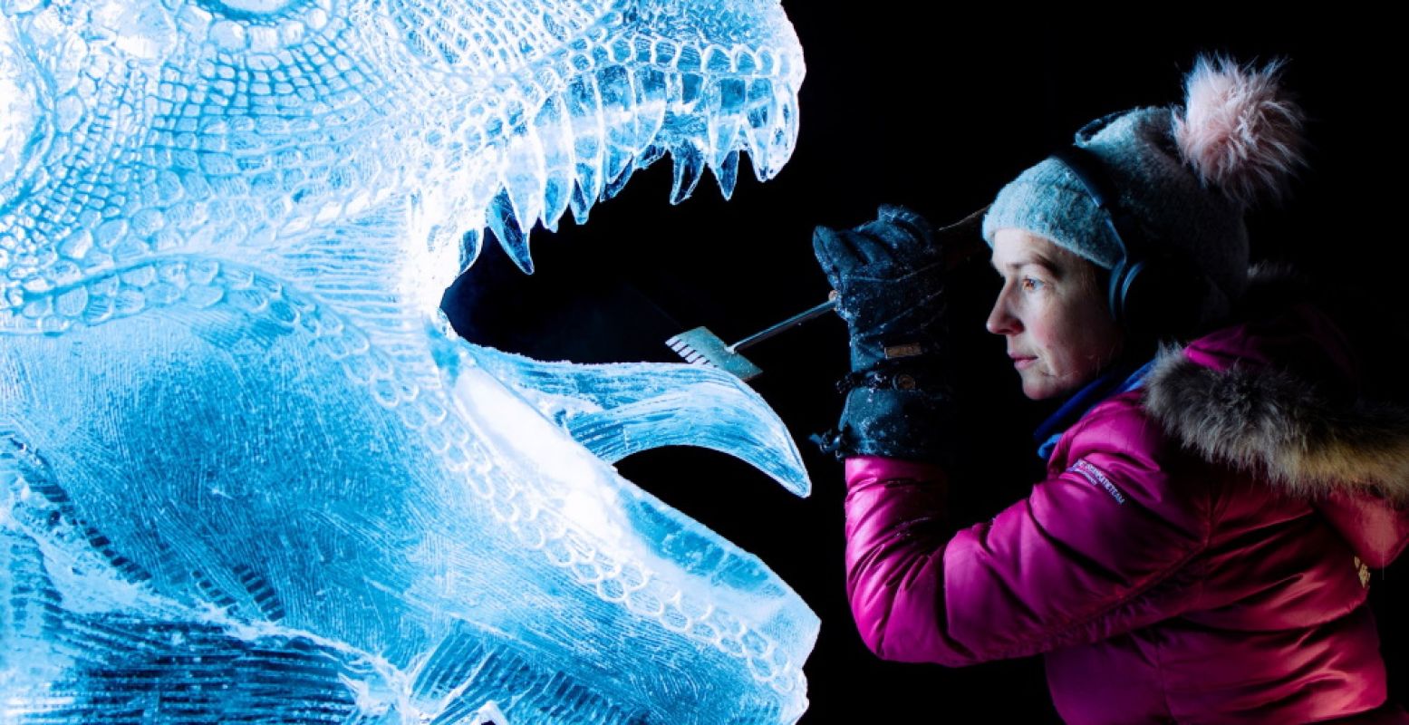 Internationale ijskunstenaars zijn al maandenlang aan het werk om de prachtigste ijssculpturen te maken. Foto: Nederlands IJsbeelden Festival.