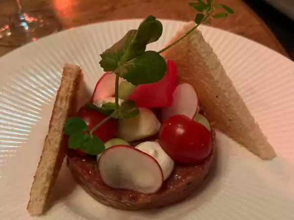 Geniet van de lekkerste gerechten tijdens de lunch. Foto: 7evenden Hemel Geniet van de lekkerste gerechten tijdens de lunch. Foto: 7evenden Hemel