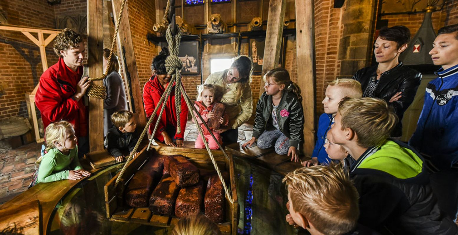 Ook binnen in de toren is van alles te zien op de klim omhoog. Zoals de imposante klokkenzolder. Foto: Domtoren