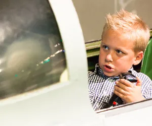 Nationaal Militair Museum Bestuur een F16-simulator. Foto: NMM © Anne Reitsma.