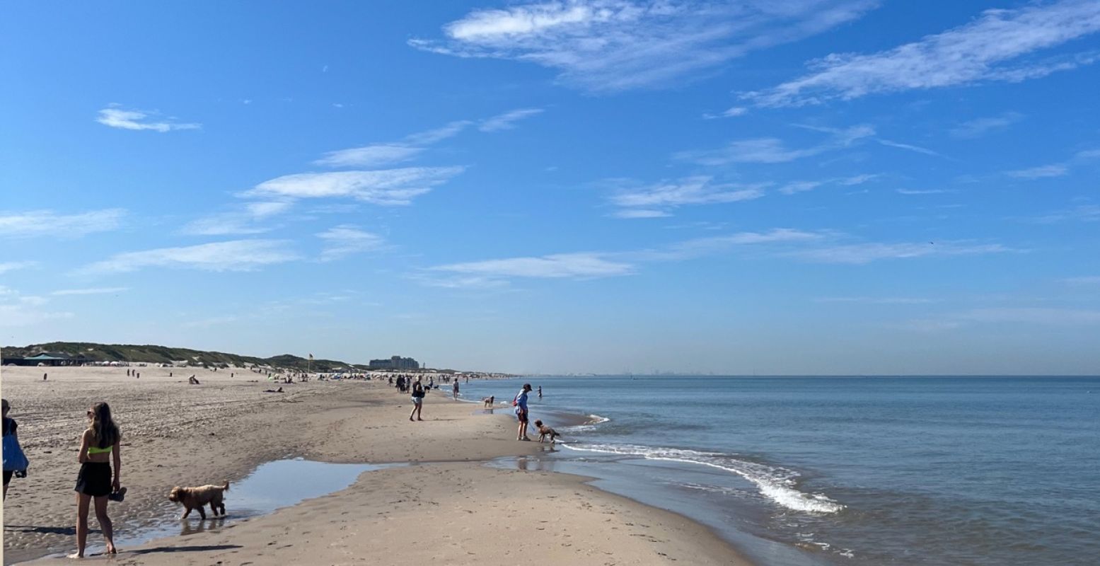 Het Zuiderstrand is een stuk rustiger dan Scheveningen en Kijkduin. Foto: Redactie DagjeWeg.NL Het Zuiderstrand is een stuk rustiger dan Scheveningen en Kijkduin. Foto: Redactie DagjeWeg.NL