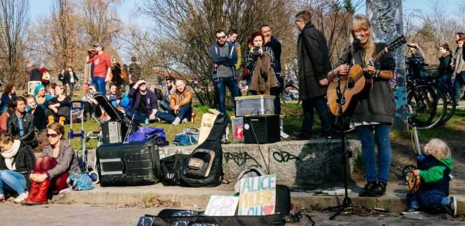 Muziek in het Mauerpark. Foto: Berlijn-Blog